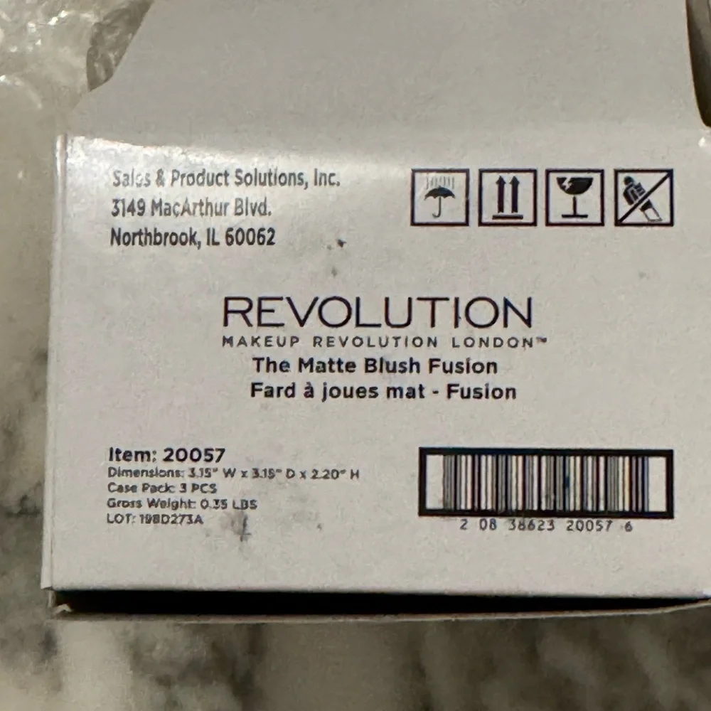 🌸 NWT Revolution Matte Powder Blush — Shade: Fusion 🌸